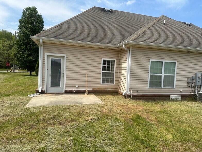 Building Photo - 10435 Wall Triana Hwy