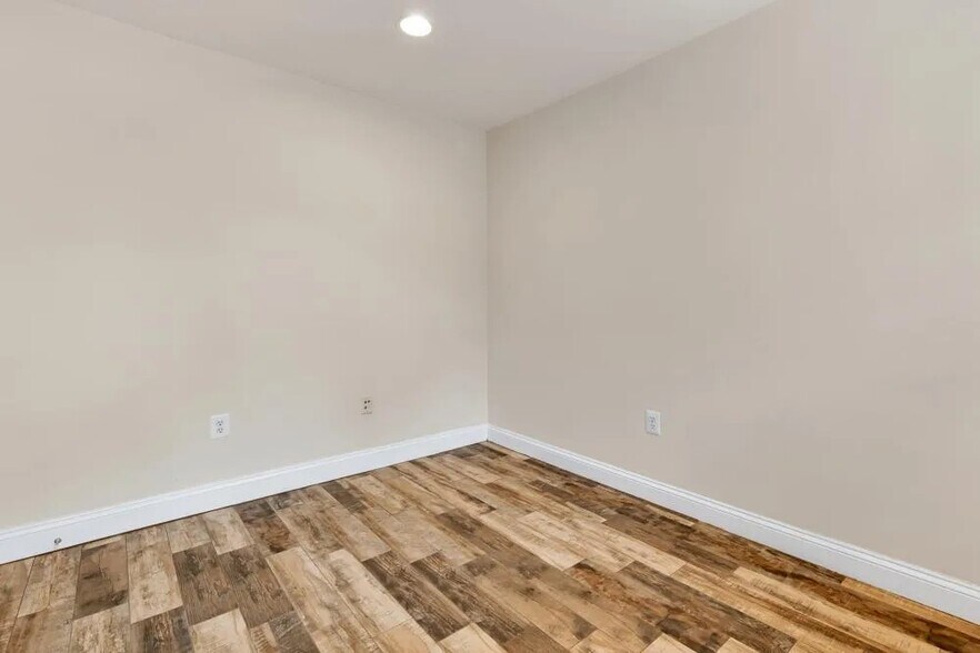 Building Photo - 4055 Columbia Pike
