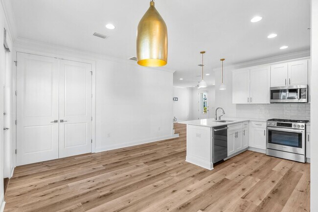 Building Photo - 117 Roundwood Dr