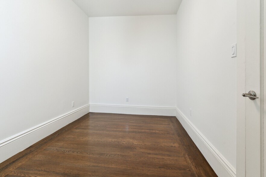 Building Photo - 671 7th Ave
