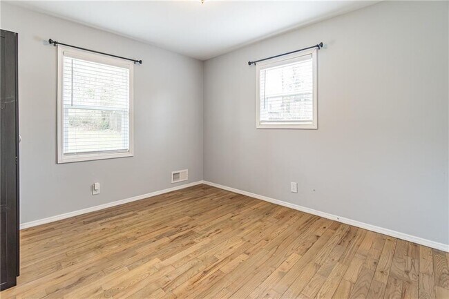 Building Photo - 1660 White Oak Way