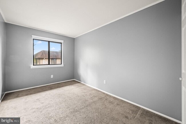 Building Photo - 830 Putnam Blvd
