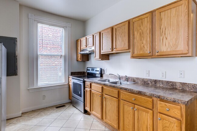 Building Photo - 202 Wellford St