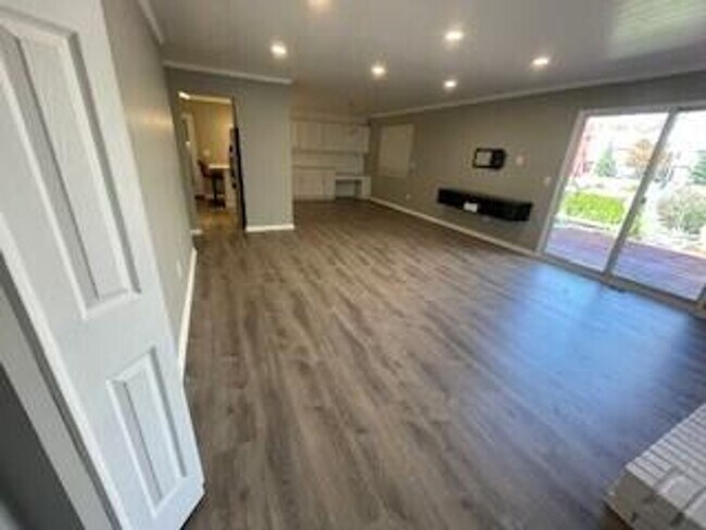 Building Photo - 27870 Reo Rd