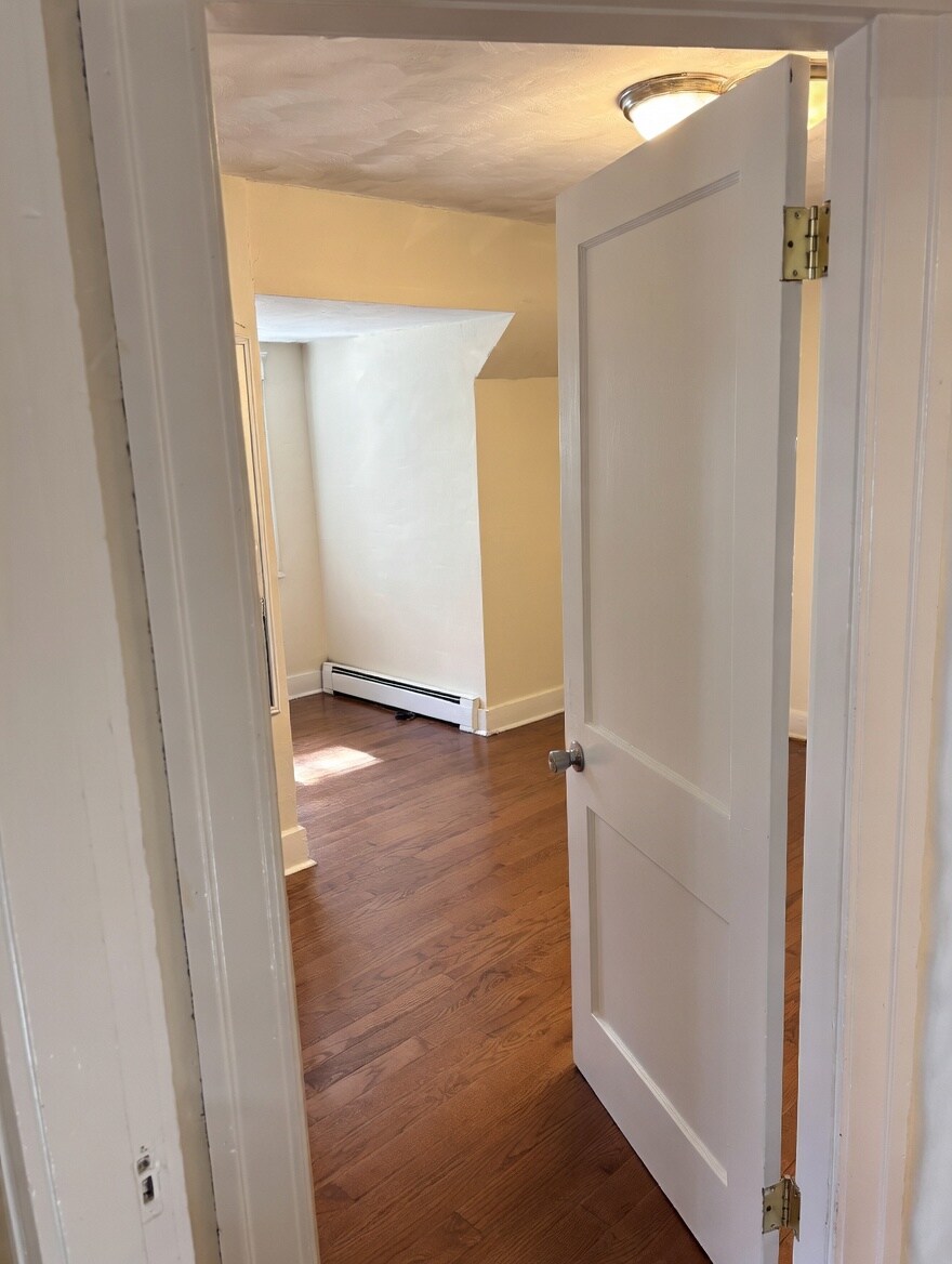Entrance to Bedroom - 44 Dover St