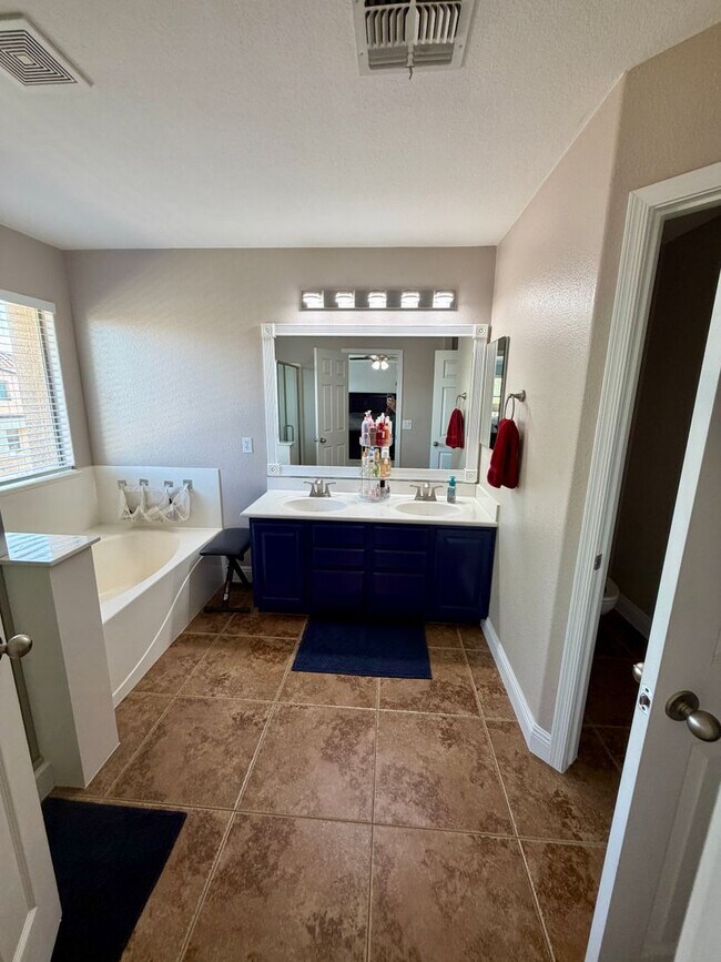 Building Photo - Spacious 6-bedroom, 2.5-bathroom home in Chandler, Welcome to the family friendly community of Su...