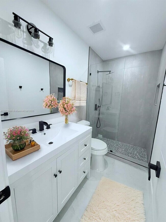 Building Photo - 4240 SW 27th St