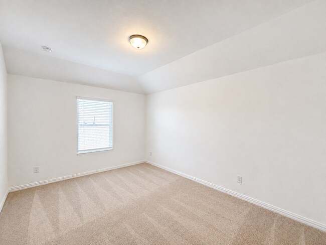 Building Photo - 715 Roanoke Dr