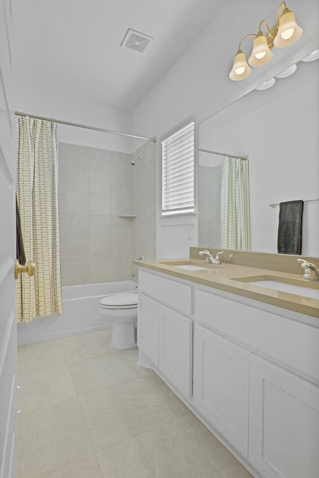 Building Photo - 601 Pinnacle View Dr