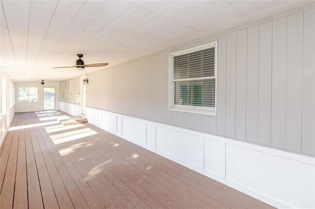 Building Photo - 679 Lakengren Dr