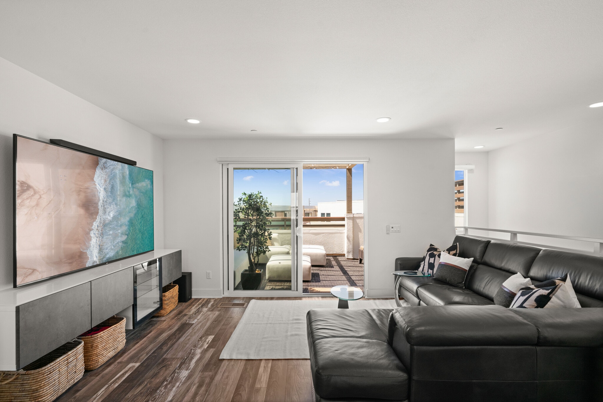Fourth floor bonus room - 1651 Topanga
