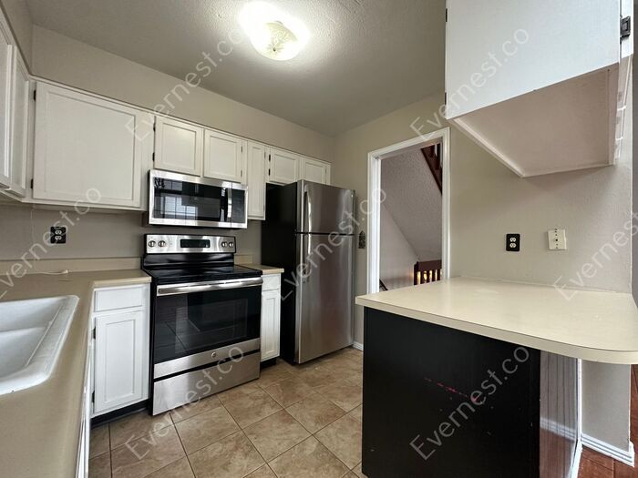 Building Photo - 2934 S Scranton St