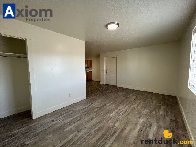 Building Photo - 1942 Brock-4