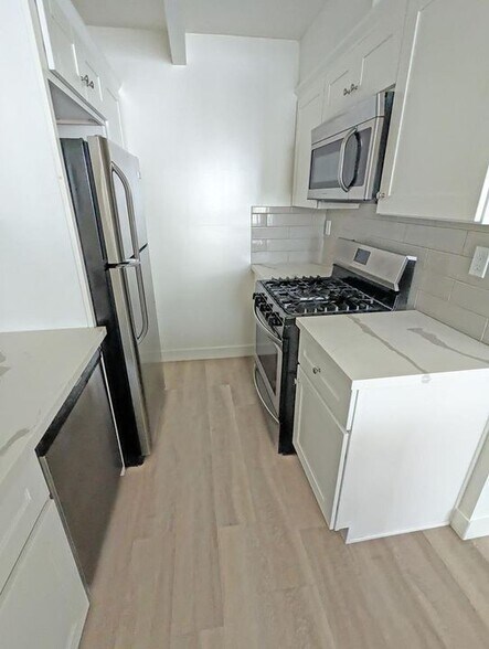 Building Photo - 1263 S Dunsmuir Ave