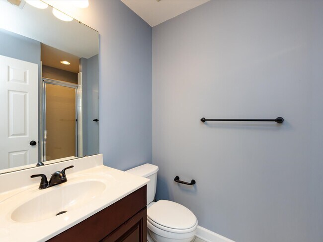 Building Photo - 4936 S Hill View Dr