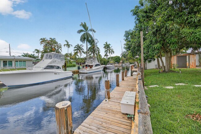 Building Photo - 2606 Gulfstream Ln