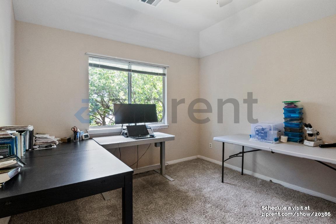 Building Photo - 1406 Dapplegrey Ln