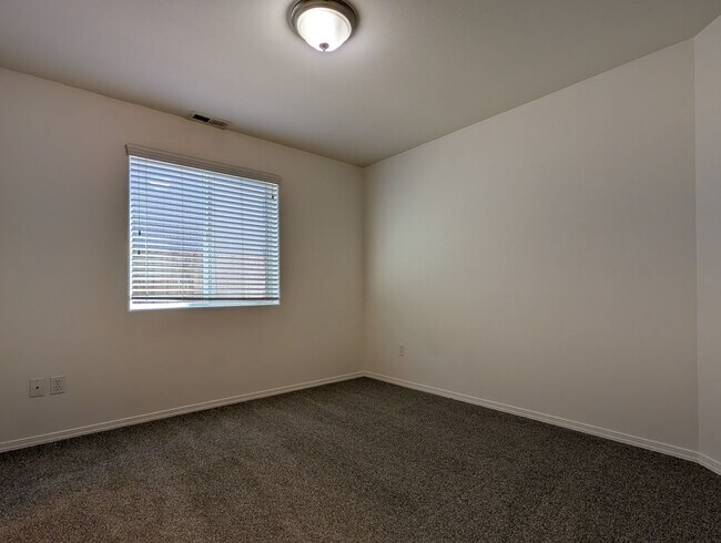 Building Photo - Nice 3-Bedroom, 2-Bath Home In The Thurston Area Of Springfield!
