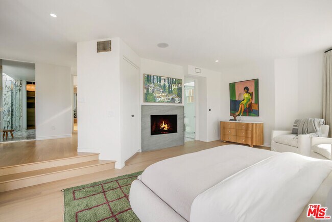 Building Photo - 5201 Vía Donte