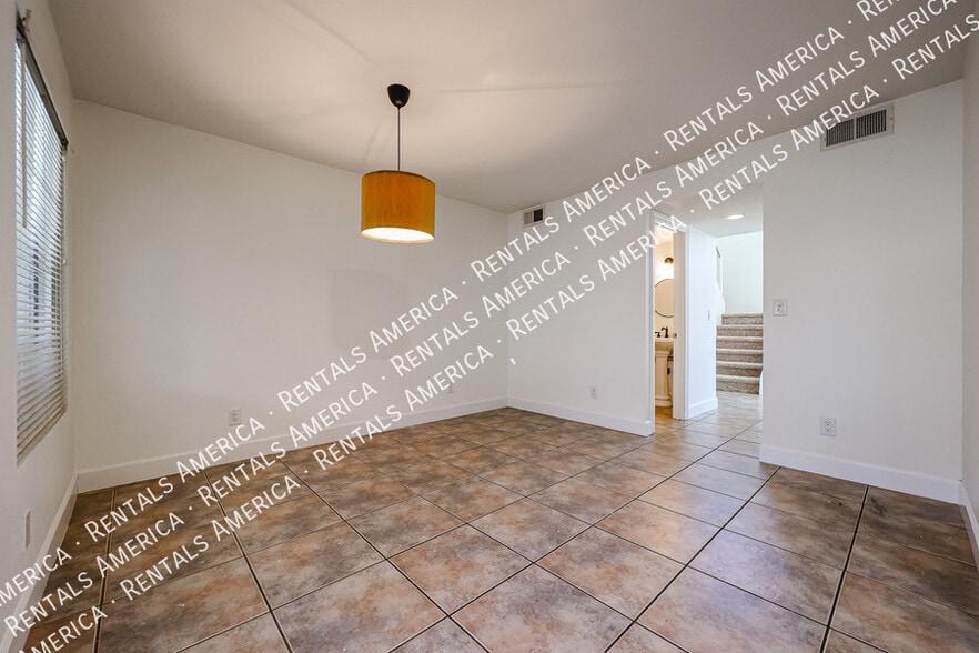 Building Photo - 1140 N Cambridge St