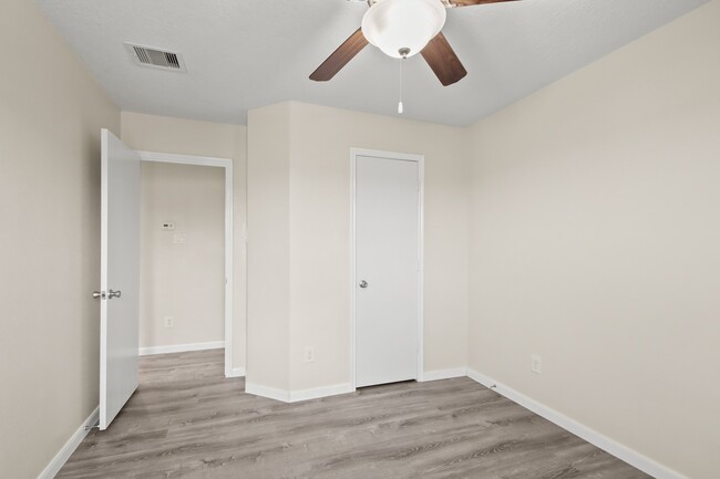 Building Photo - 1223 Grassy View Dr