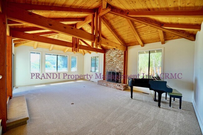 Building Photo - Spacious Glenwood Oasis with Acre of Land!