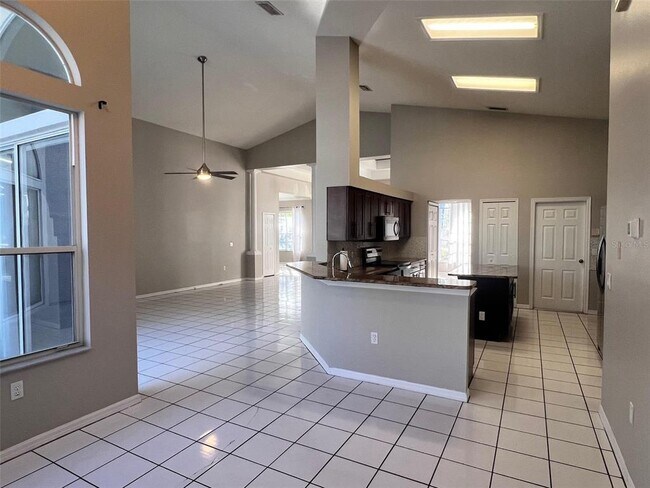 Building Photo - 1753 Kinsmere Dr