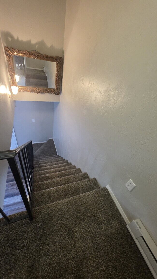 Building Photo - 2 Bed- 1 Bath on Darby West Side