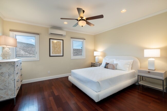 Building Photo - Portlock Paradise