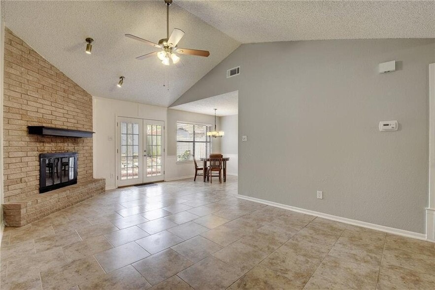 Building Photo - 11202 Brushy Glen Dr