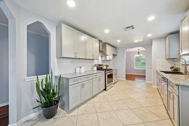 Building Photo - 3402 Fox Ct