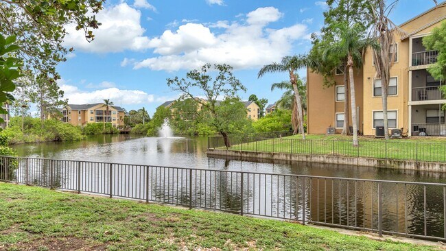 Building Photo - Charming 1BD/1BTH Ground Level Condo in St...