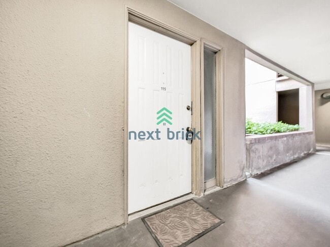 Building Photo - 2 Bed 1 Bath Condo in Desirable Capitol Hill