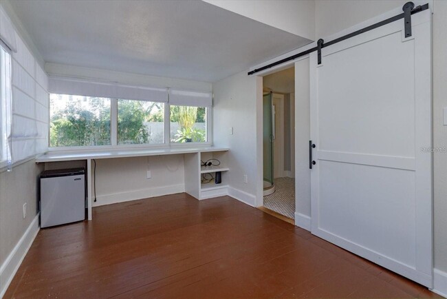 Building Photo - 1001 E Jefferson St