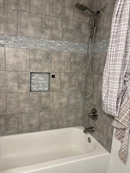Shower - 402 Granada Dr