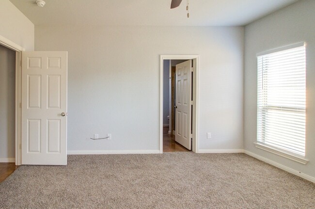 Building Photo - China Spring 4-Bedroom