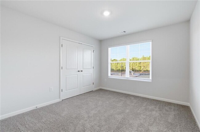 Building Photo - 64 King Vlg