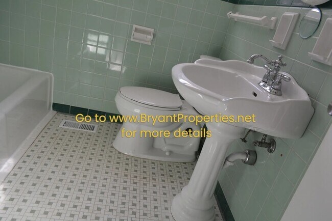 Building Photo - Single House