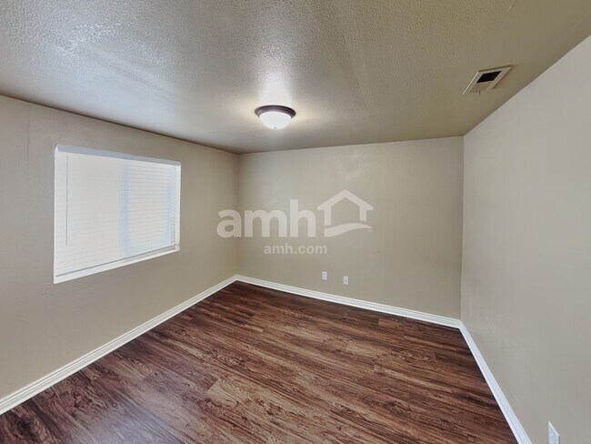 Building Photo - 1449 S 2490 E