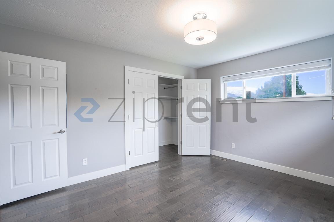 Building Photo - Unit