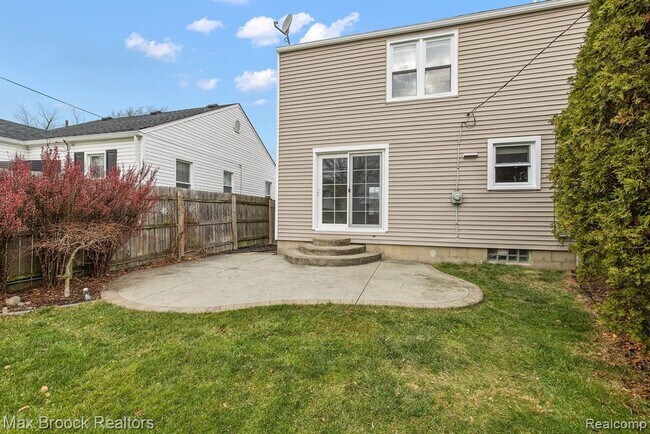 Building Photo - 1079 Larkmoor Blvd