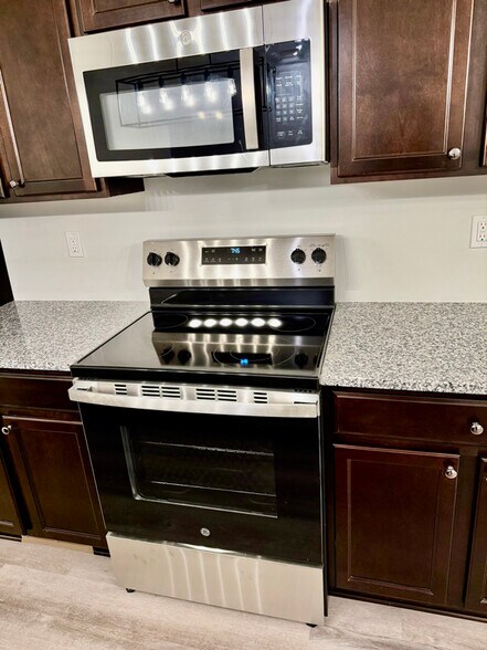 Building Photo - 4840 Ludlow Ln
