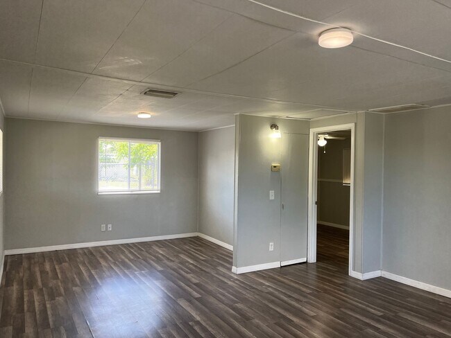 Building Photo - 3731 State Road 60 E