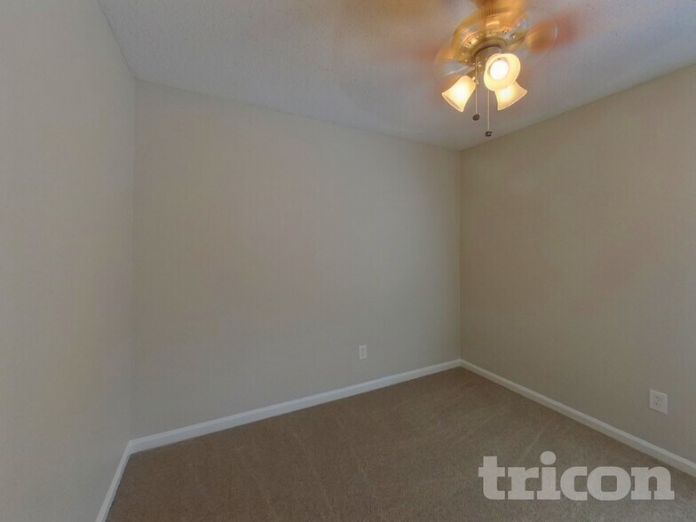 Building Photo - 4604 Palm Ridge Dr