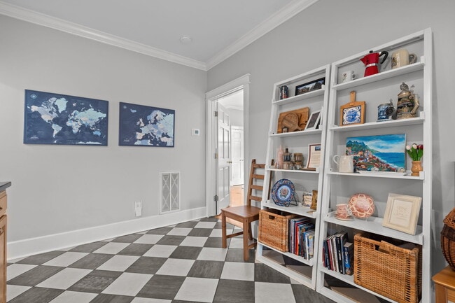 Building Photo - 2050 Midland Rd