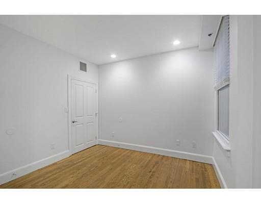 Building Photo - 140 Boylston St