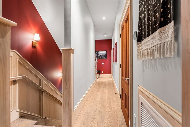 Building Photo - 6 Howland St