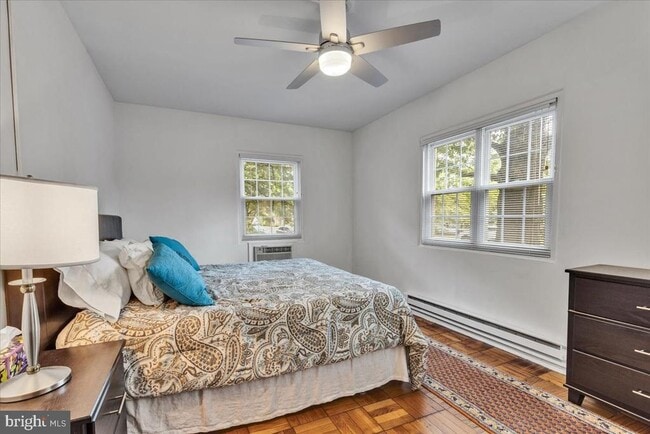 Building Photo - 1132 Valley Dr