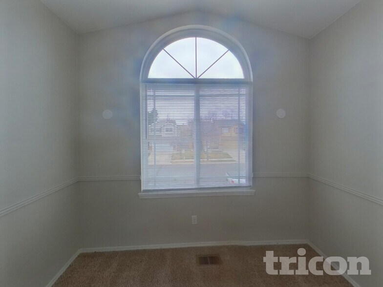 Building Photo - 6015 Fescue Dr