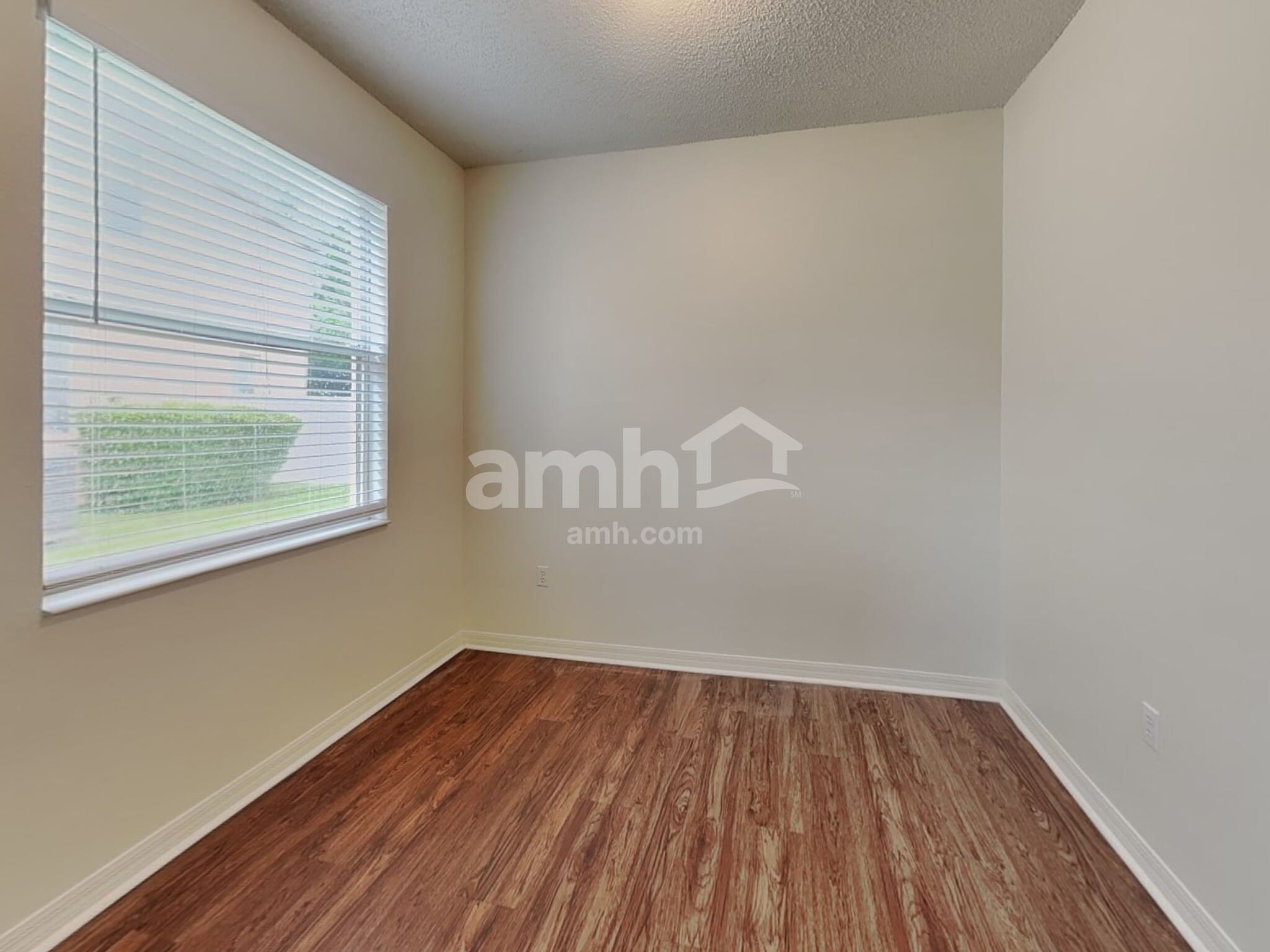 Building Photo - 10105 Granite Bay Dr